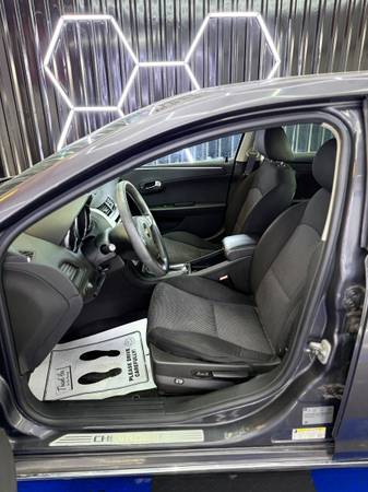 2011 Chevrolet Malibu LS 4dr Sedan Automatic — photo 11