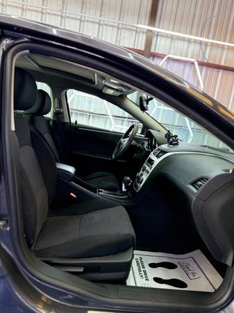2011 Chevrolet Malibu LS 4dr Sedan Automatic — photo 4