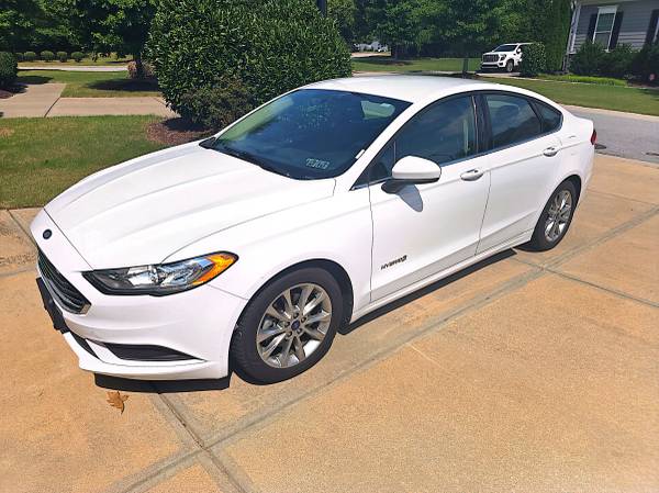 2017 Ford Fusion Hybrid SE — photo 3