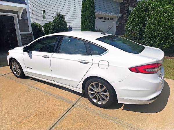 2017 Ford Fusion Hybrid SE — photo 4