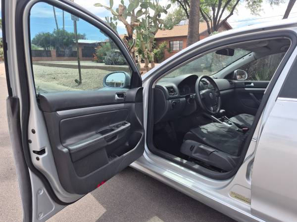 2008 Volkswagen Jetta S 4dr Sedan Manual — photo 5
