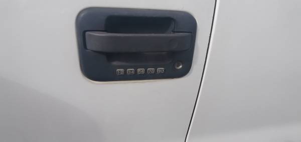 2013 Ford F 150 XLT 4x2 Regular Cab Styleside 8 ft. box 145 in. WB Automatic — photo 9