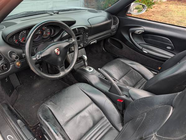 2002 Porsche 911 Carrera 4 — photo 10