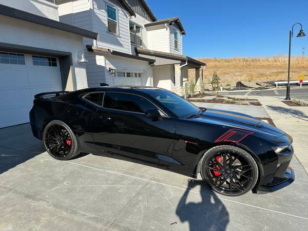 2017 Chevrolet Camaro 2SS 2dr Coupe Manual — photo 4