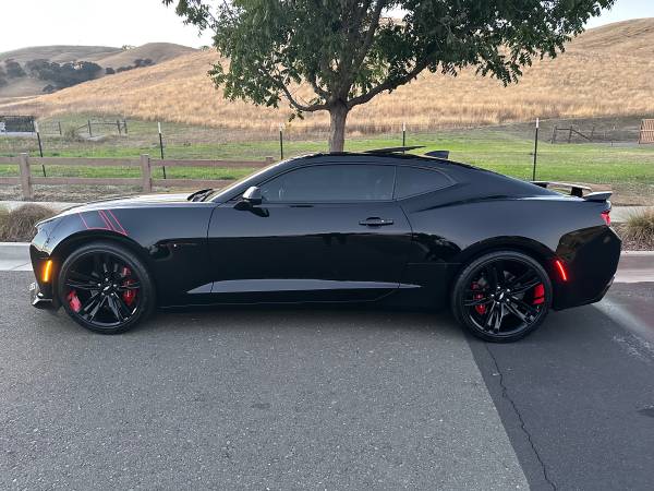 2017 Chevrolet Camaro 2SS 2dr Coupe Manual — photo 3