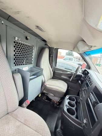 2014 GMC Savana 2500 Work Van Rear-wheel Drive Cargo Van Automatic — photo 6