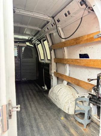 2014 GMC Savana 2500 Work Van Rear-wheel Drive Cargo Van Automatic — photo 8