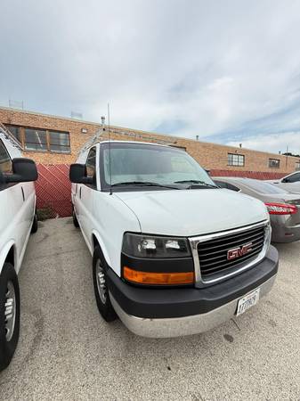 2014 GMC Savana 2500 Work Van Rear-wheel Drive Cargo Van Automatic — photo 2