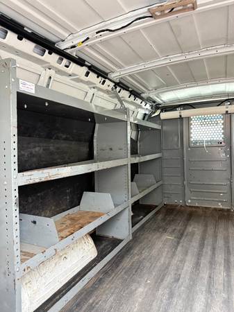 2014 GMC Savana 2500 Work Van Rear-wheel Drive Cargo Van Automatic — photo 9