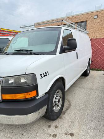 2014 GMC Savana 2500 Work Van Rear-wheel Drive Cargo Van Automatic — photo 3