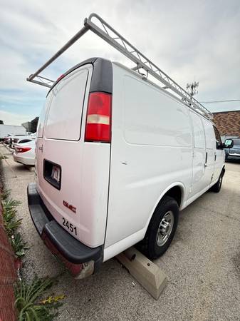 2014 GMC Savana 2500 Work Van Rear-wheel Drive Cargo Van Automatic — photo 11