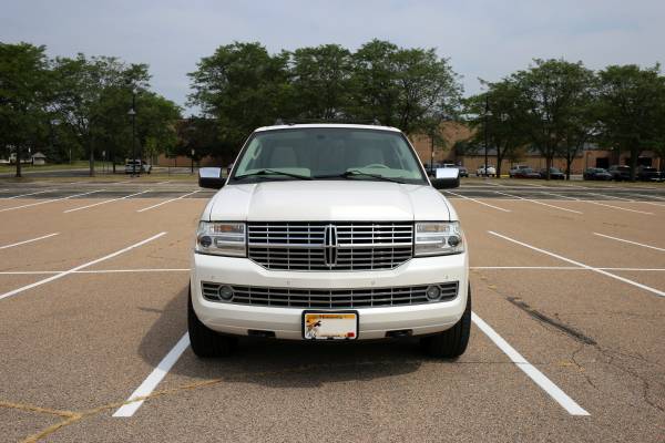2012 Lincoln Navigator Base 4dr 4x2 Automatic — photo 3