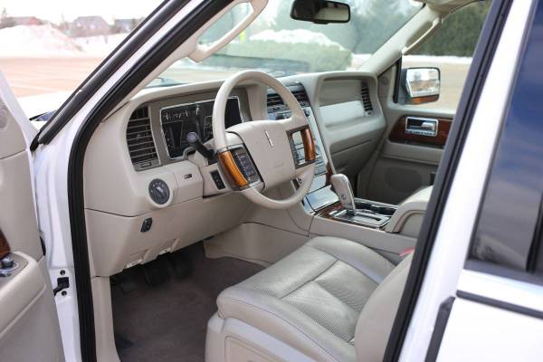 2012 Lincoln Navigator Base 4dr 4x2 Automatic — photo 6