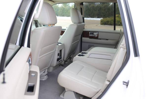 2012 Lincoln Navigator Base 4dr 4x2 Automatic — photo 7