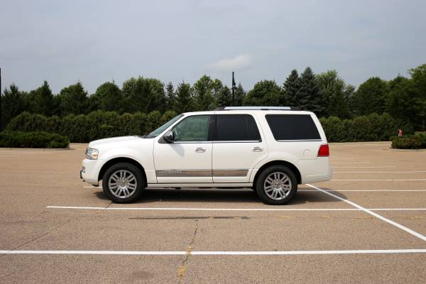 2012 Lincoln Navigator Base 4dr 4x2 Automatic — photo 2