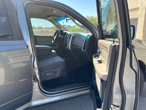 2009 Dodge RAM 1500 SLT 4x4 Crew Cab 140 in. WB Automatic — photo 5