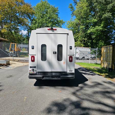 2018 Ford Transit 250 Base Low Roof Cargo Van 147.6 in. WB Automatic — photo 4