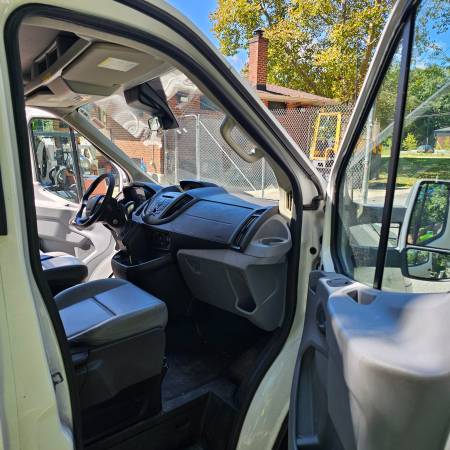 2018 Ford Transit 250 Base Low Roof Cargo Van 147.6 in. WB Automatic — photo 8