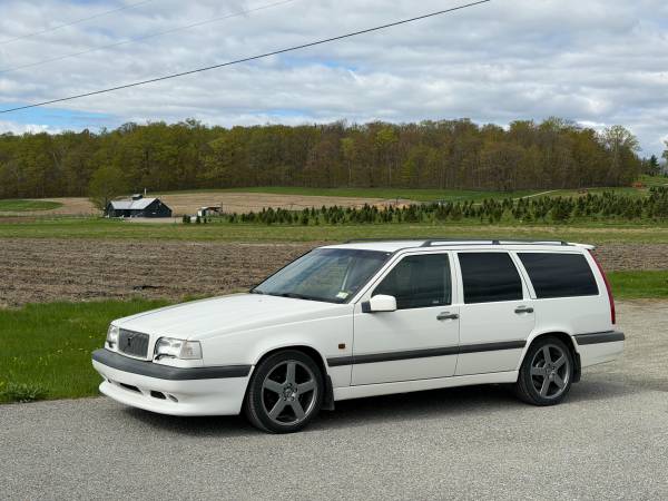 1996 Volvo 850 GLT 4dr Wagon — photo 2