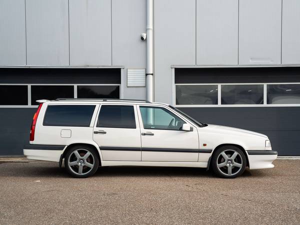 1996 Volvo 850 GLT 4dr Wagon — photo 1