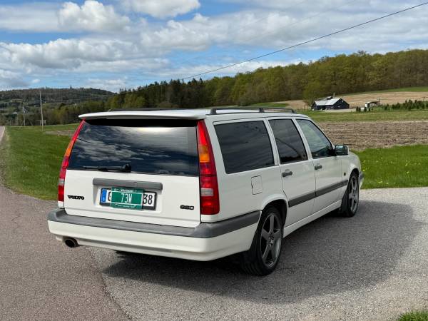 1996 Volvo 850 GLT 4dr Wagon — photo 4