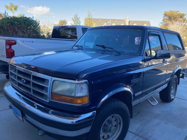1994 Ford Bronco Base 2dr XLT 4WD SUV — photo 1