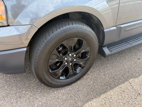 2003 Ford Expedition XLT 5.4L Premium — photo 2