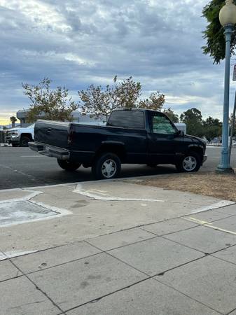 1994 Chevrolet C-K 1500 Series C1500 2dr Silverado Standard Cab LB — photo 1
