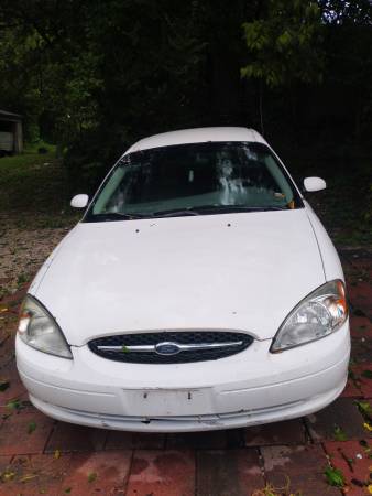 2002 Ford Taurus LX 4dr Sedan Automatic — photo 1