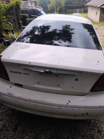 2002 Ford Taurus LX 4dr Sedan Automatic — photo 4