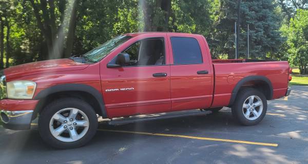 2007 Dodge RAM 1500 SLT 4x4 Quad Cab 160.5 in. WB Automatic — photo 2