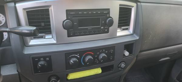 2007 Dodge RAM 1500 SLT 4x4 Quad Cab 160.5 in. WB Automatic — photo 12