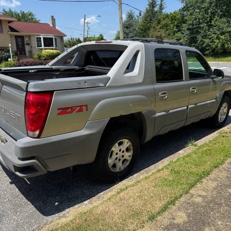 2002 Chevrolet Avalanche 1500 Base 4x2 Automatic — photo 4