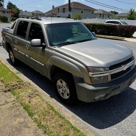 2002 Chevrolet Avalanche 1500 Base 4x2 Automatic — photo 5