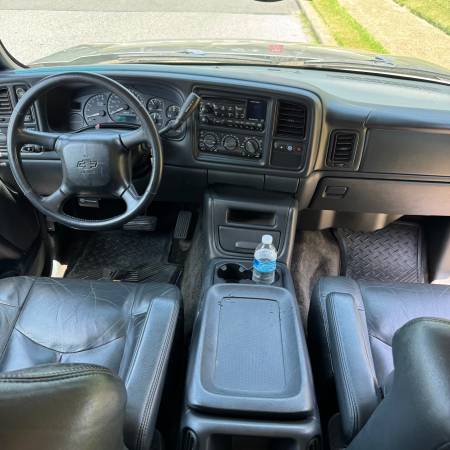 2002 Chevrolet Avalanche 1500 Base 4x2 Automatic — photo 9