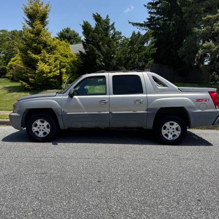 2002 Chevrolet Avalanche 1500 Base 4x2 Automatic — photo 2