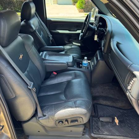 2002 Chevrolet Avalanche 1500 Base 4x2 Automatic — photo 8