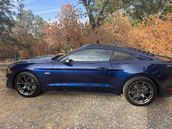 2020 Ford Mustang EcoBoost — photo 3