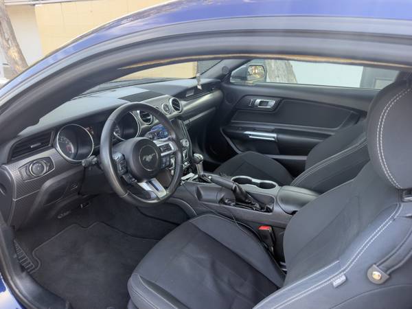2020 Ford Mustang EcoBoost — photo 5