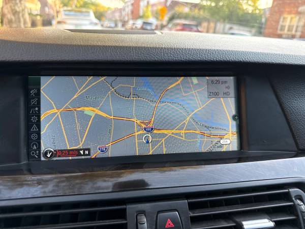 2012 BMW 528i Xdrive — photo 4