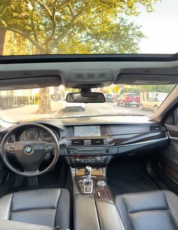 2012 BMW 528i Xdrive — photo 2
