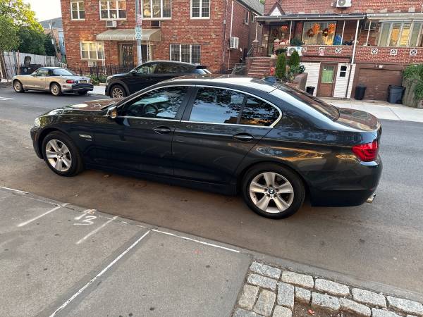 2012 BMW 528i Xdrive — photo 10