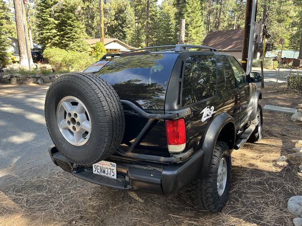 2000 Chevrolet Blazer LS 2dr 4x2 Manual — photo 3