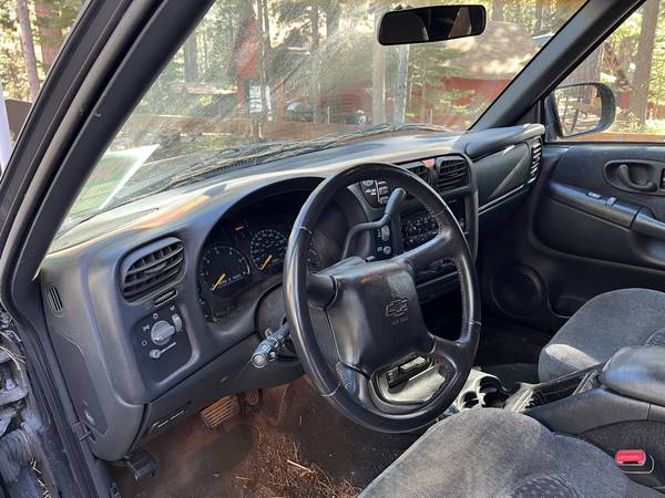 2000 Chevrolet Blazer LS 2dr 4x2 Manual — photo 7