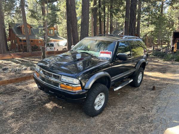 2000 Chevrolet Blazer LS 2dr 4x2 Manual — photo 1