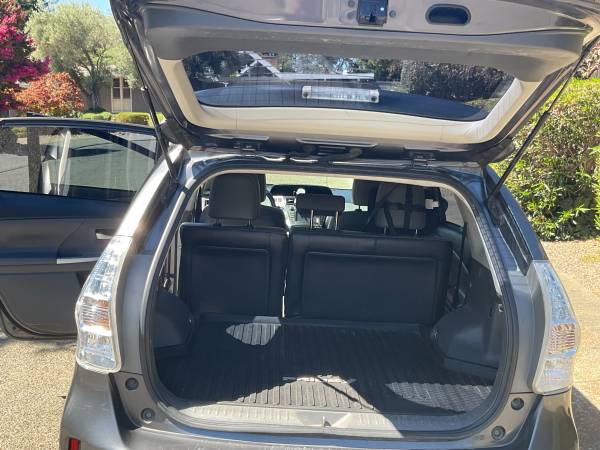 2014 Toyota Prius V Five 5dr Wagon CVT — photo 8
