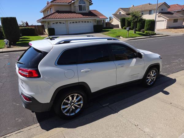 2015 Jeep Cherokee Limited 4dr Front-wheel Drive Automatic — photo 4