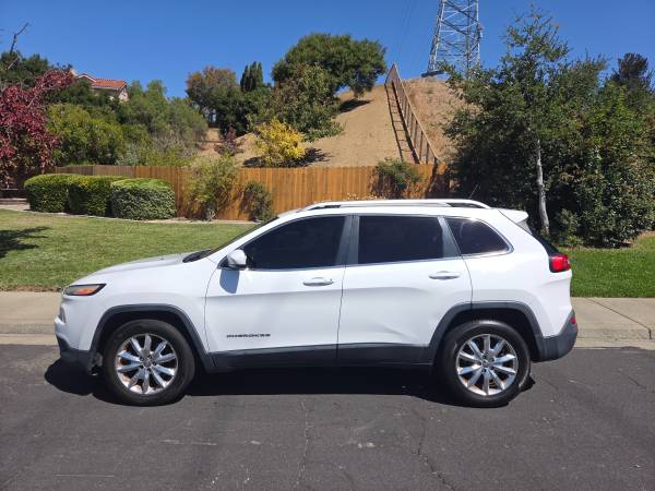 2015 Jeep Cherokee Limited 4dr Front-wheel Drive Automatic — photo 2