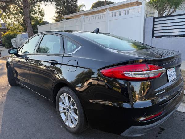 2020 Ford Fusion Hybrid SE 4dr Front-Wheel Drive Sedan CVT — photo 3