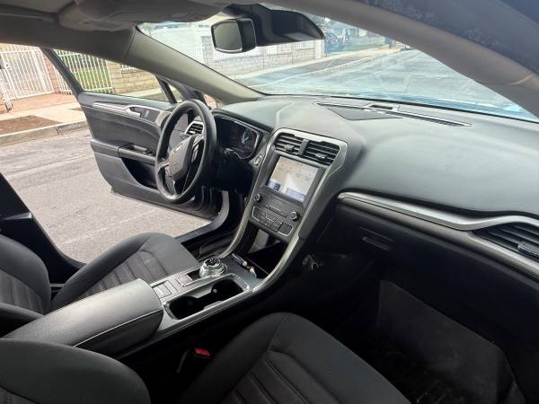 2020 Ford Fusion Hybrid SE 4dr Front-Wheel Drive Sedan CVT — photo 12